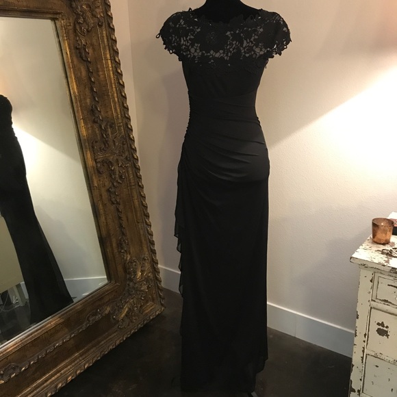 Elegant Floor length Black Gown - Picture 2 of 8